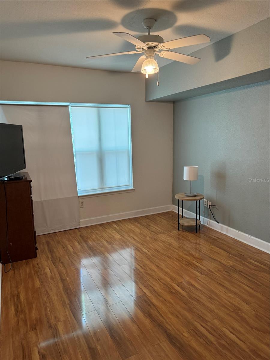 Image 15 of 23 For 204 South Street 1055