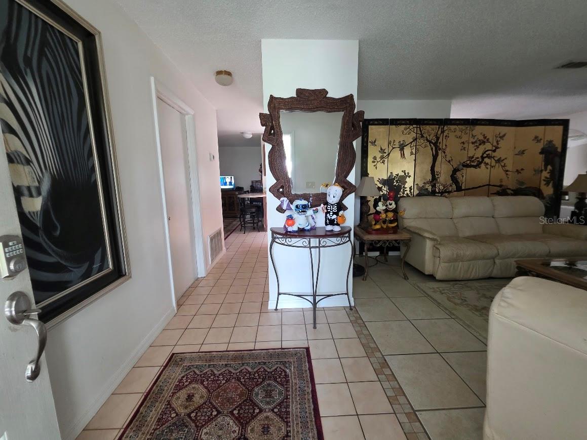 Image 22 of 41 For 250 'perth Avenue