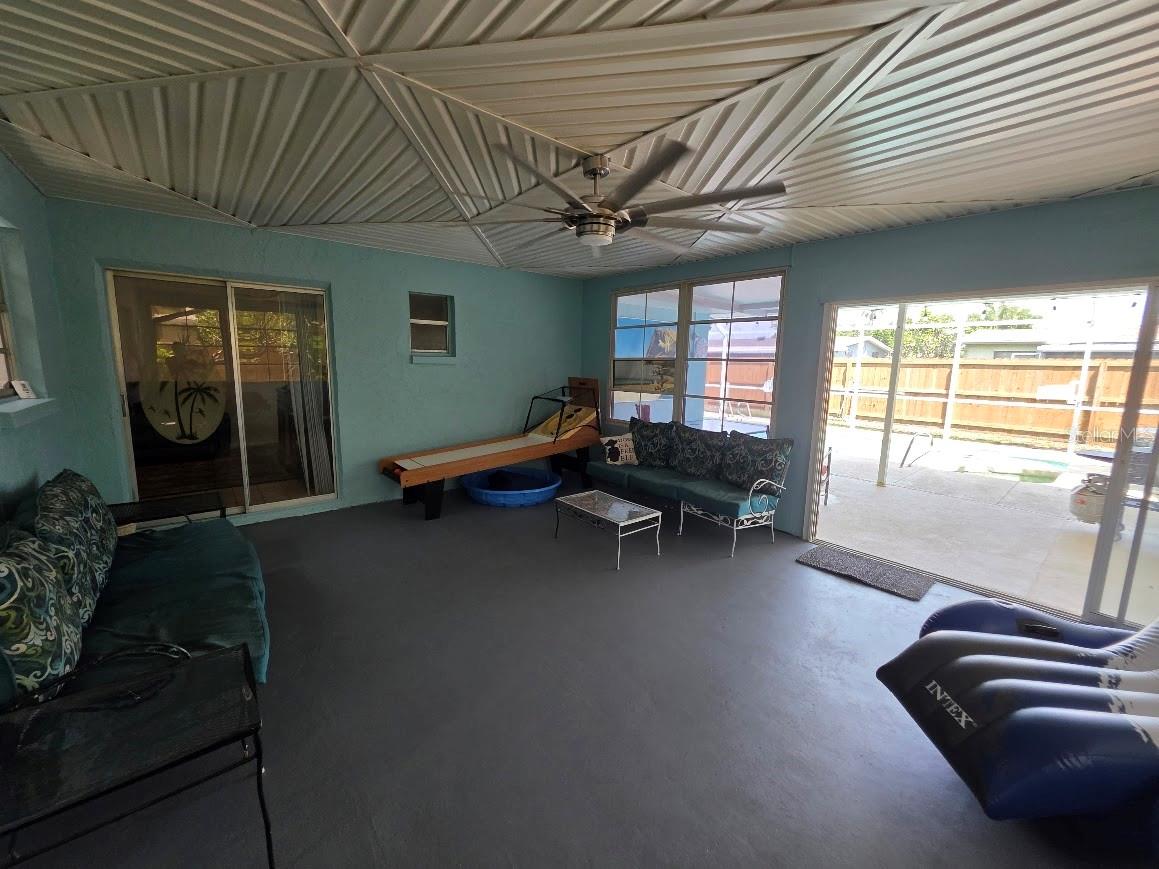 Image 23 of 41 For 250 'perth Avenue