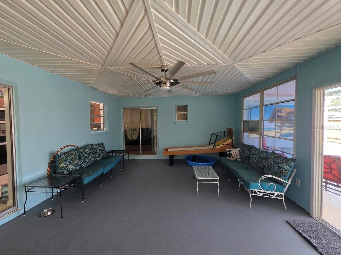 Image 24 of 41 For 250 'perth Avenue