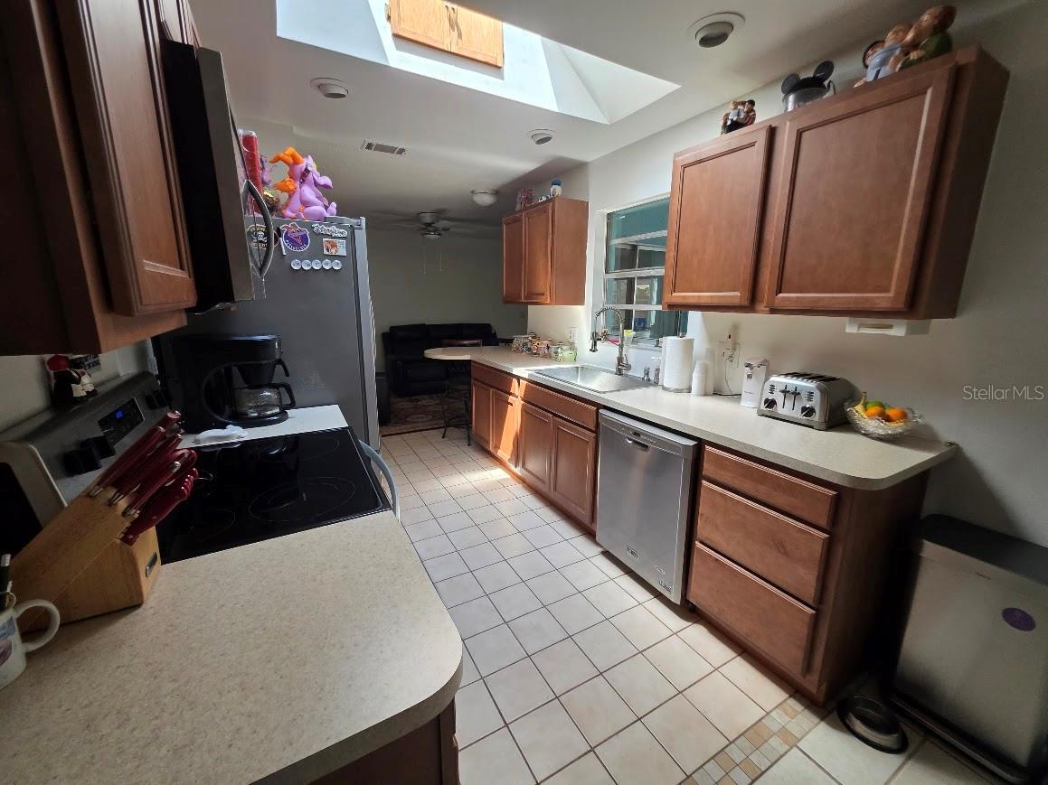 Image 6 of 41 For 250 'perth Avenue