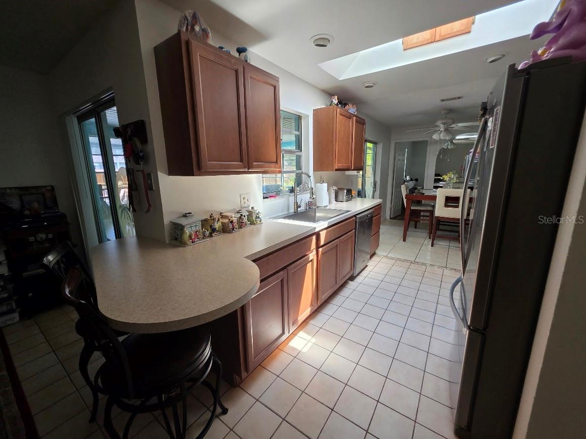 Image 7 of 41 For 250 'perth Avenue