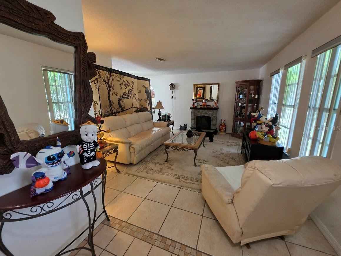 Image 9 of 41 For 250 'perth Avenue