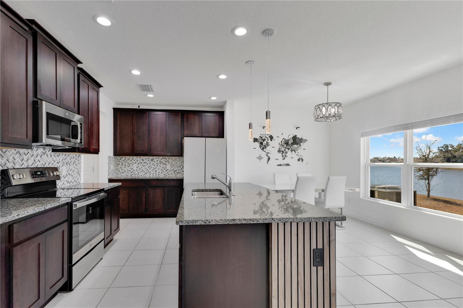 Image 10 of 42 For 5018 Royal Point Avenue