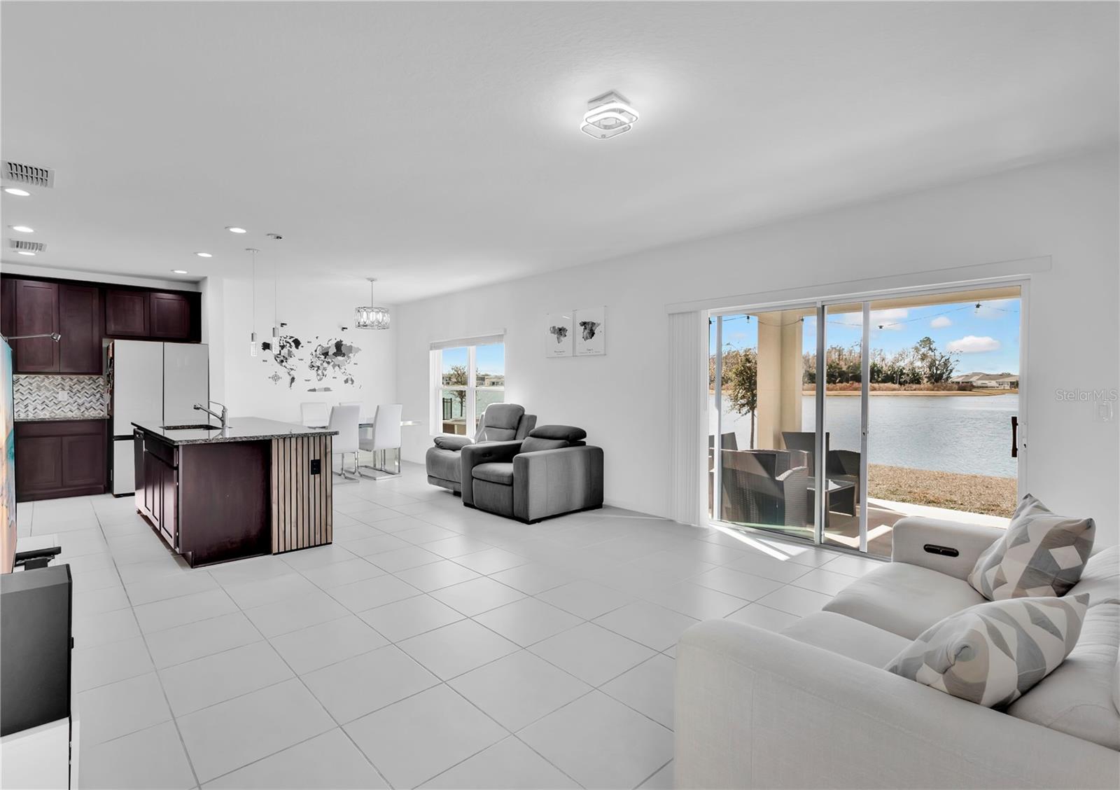 Image 12 of 42 For 5018 Royal Point Avenue