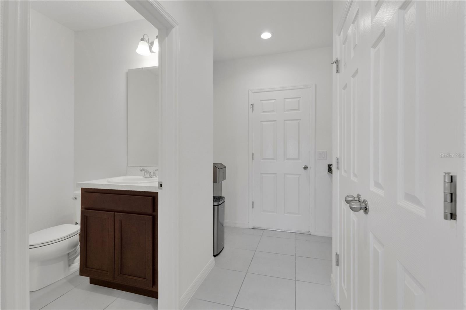 Image 14 of 42 For 5018 Royal Point Avenue