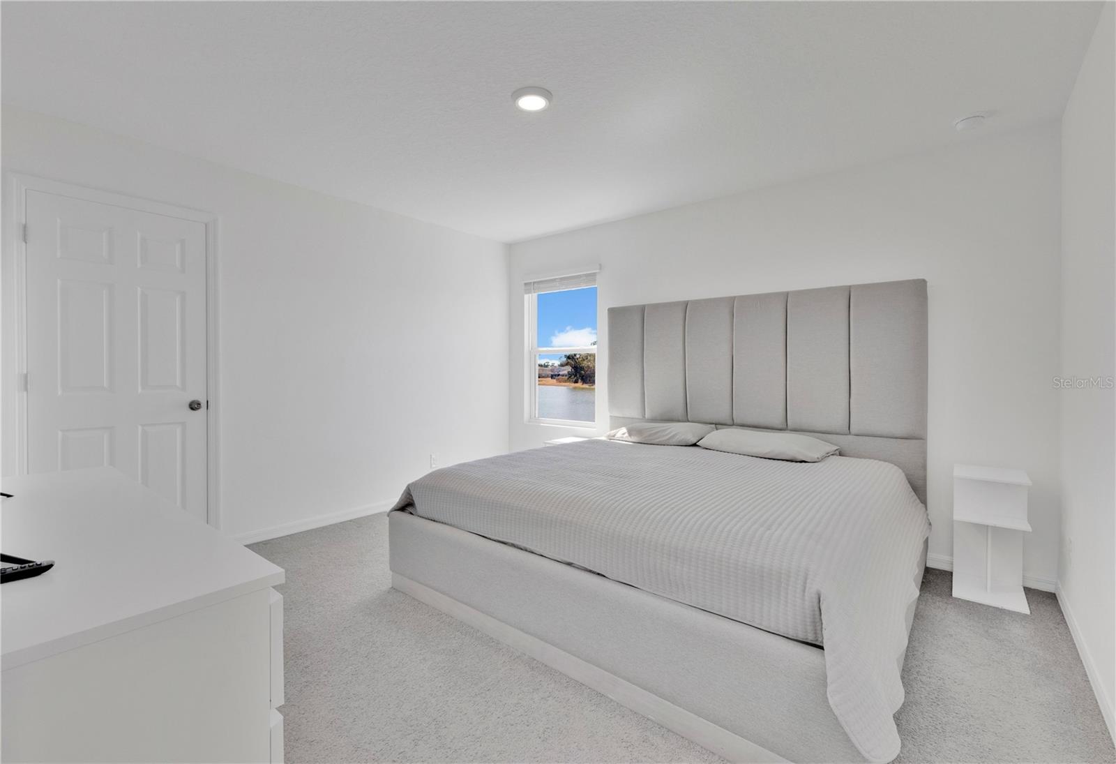 Image 16 of 42 For 5018 Royal Point Avenue