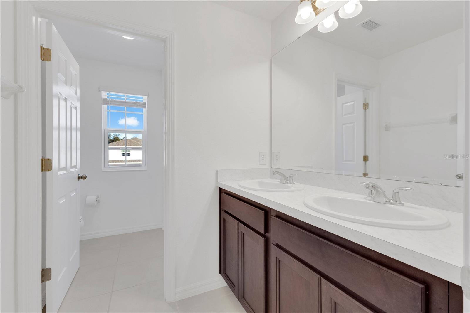 Image 18 of 42 For 5018 Royal Point Avenue