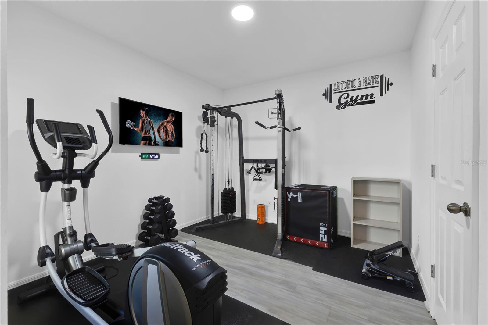 Image 5 of 42 For 5018 Royal Point Avenue