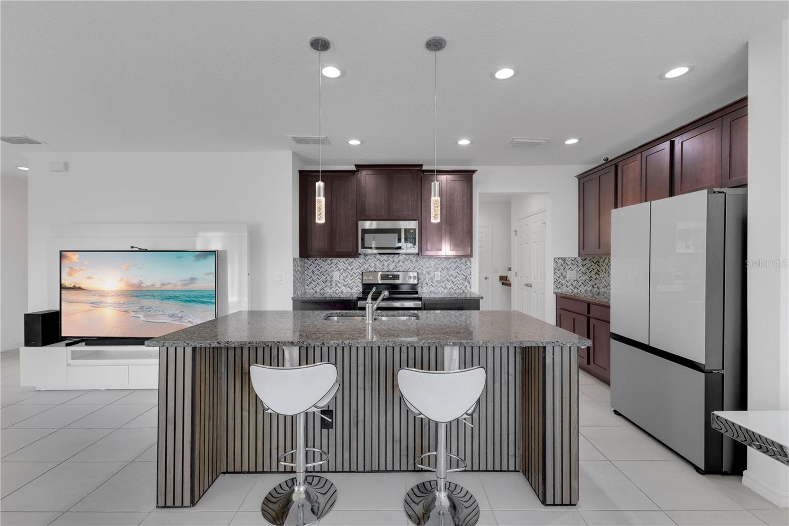 Image 6 of 42 For 5018 Royal Point Avenue