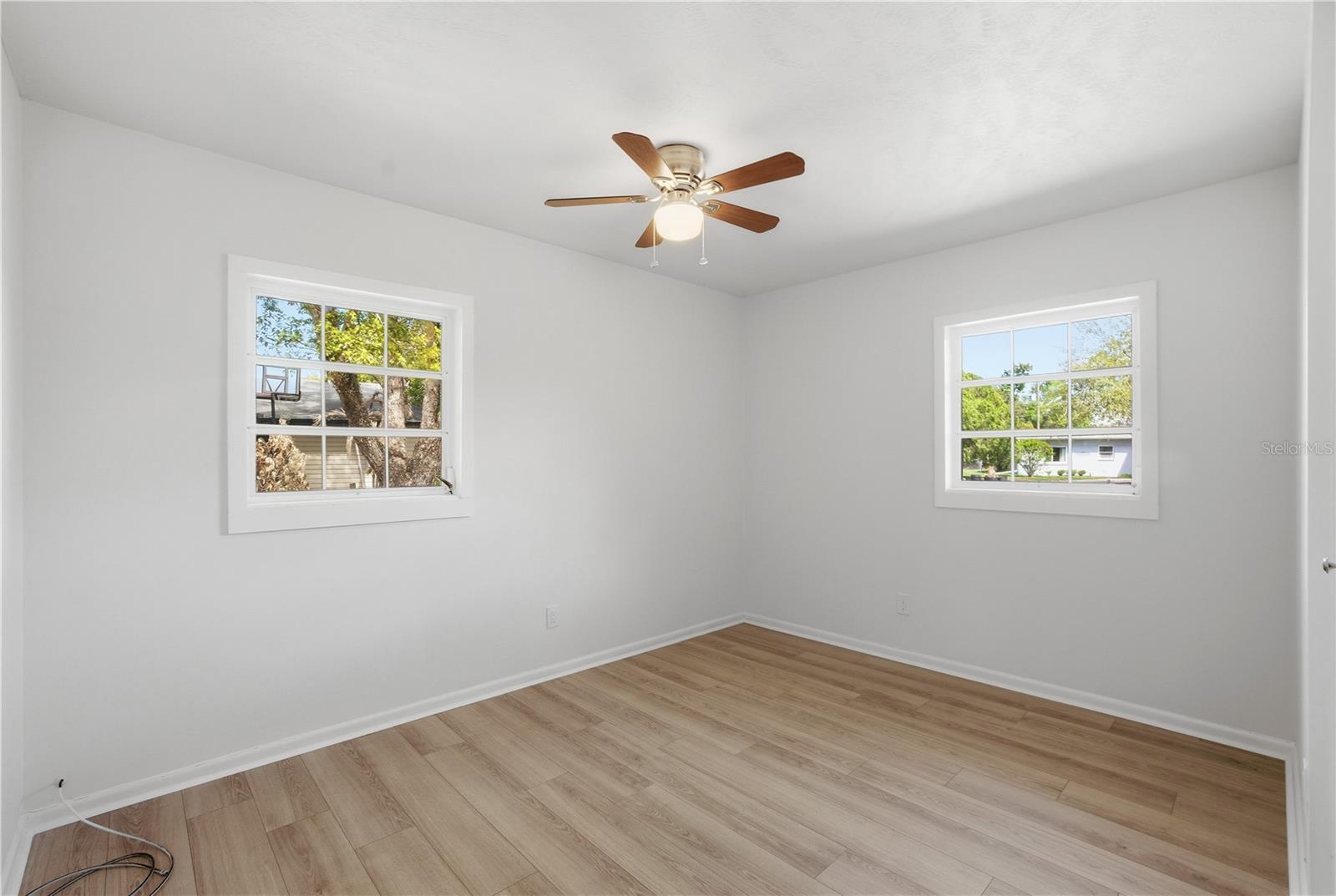 Image 17 of 27 For 989 Eastbrook Blvd