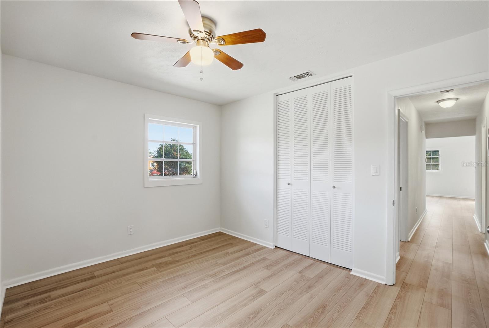 Image 18 of 27 For 989 Eastbrook Blvd