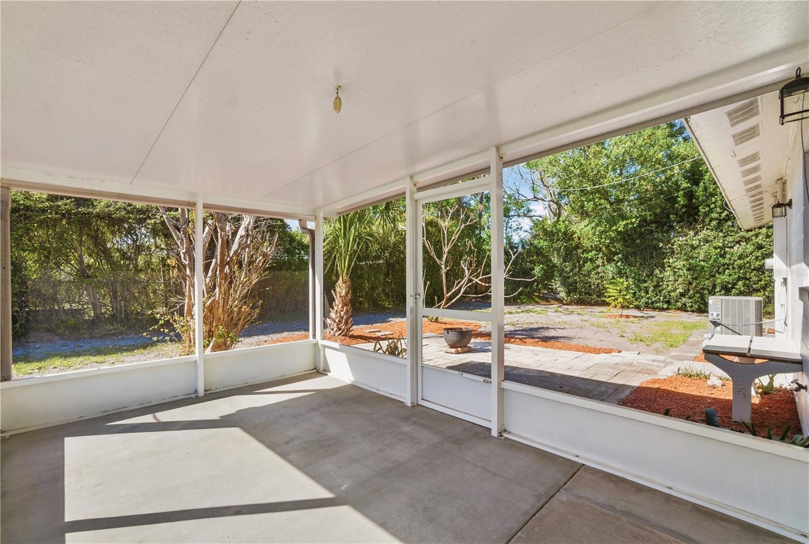 Image 20 of 27 For 989 Eastbrook Blvd