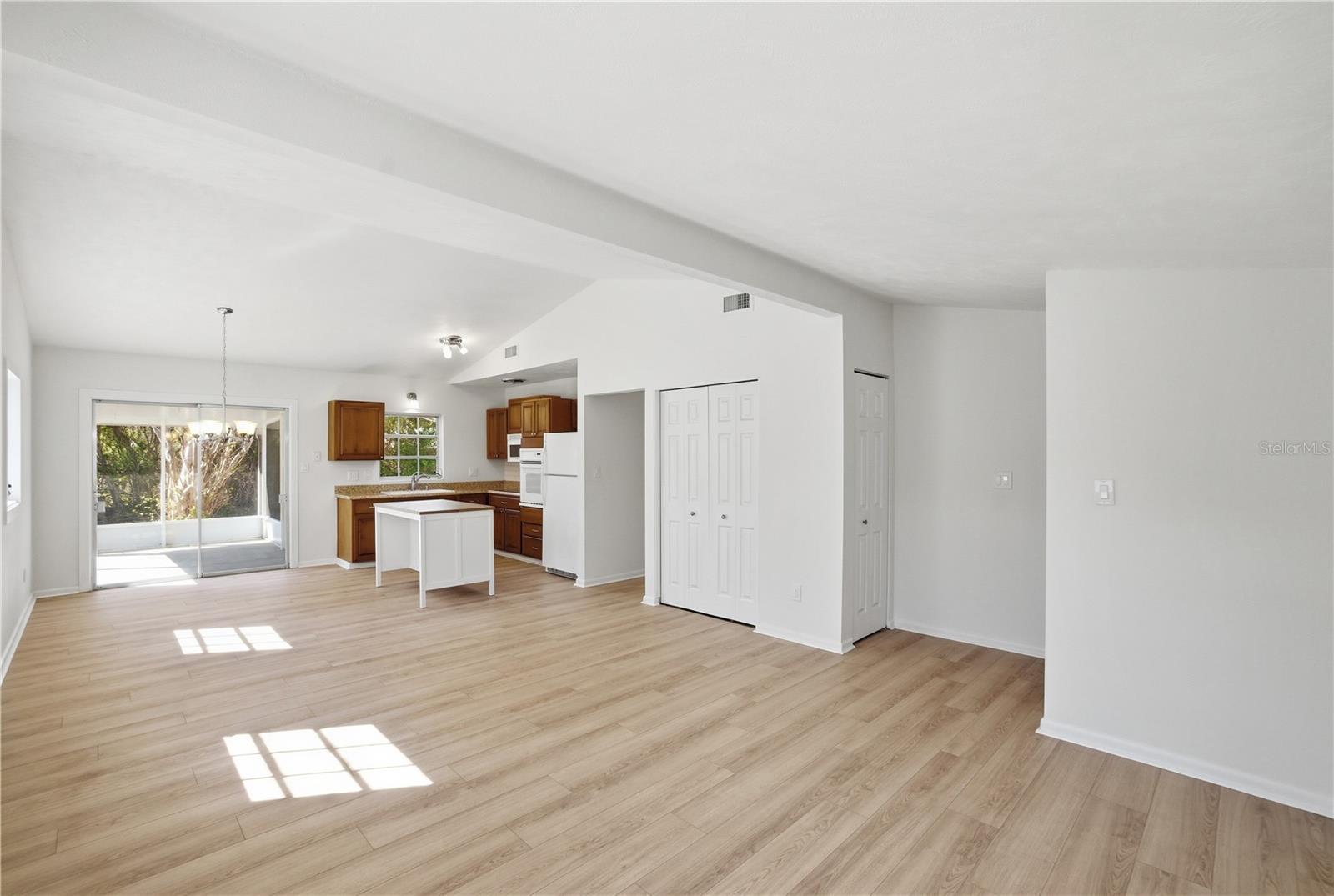 Image 3 of 27 For 989 Eastbrook Blvd