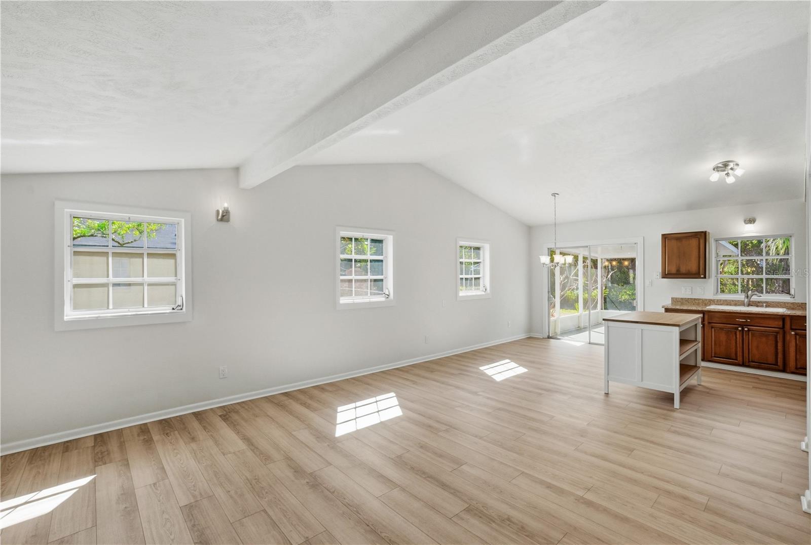 Image 4 of 27 For 989 Eastbrook Blvd