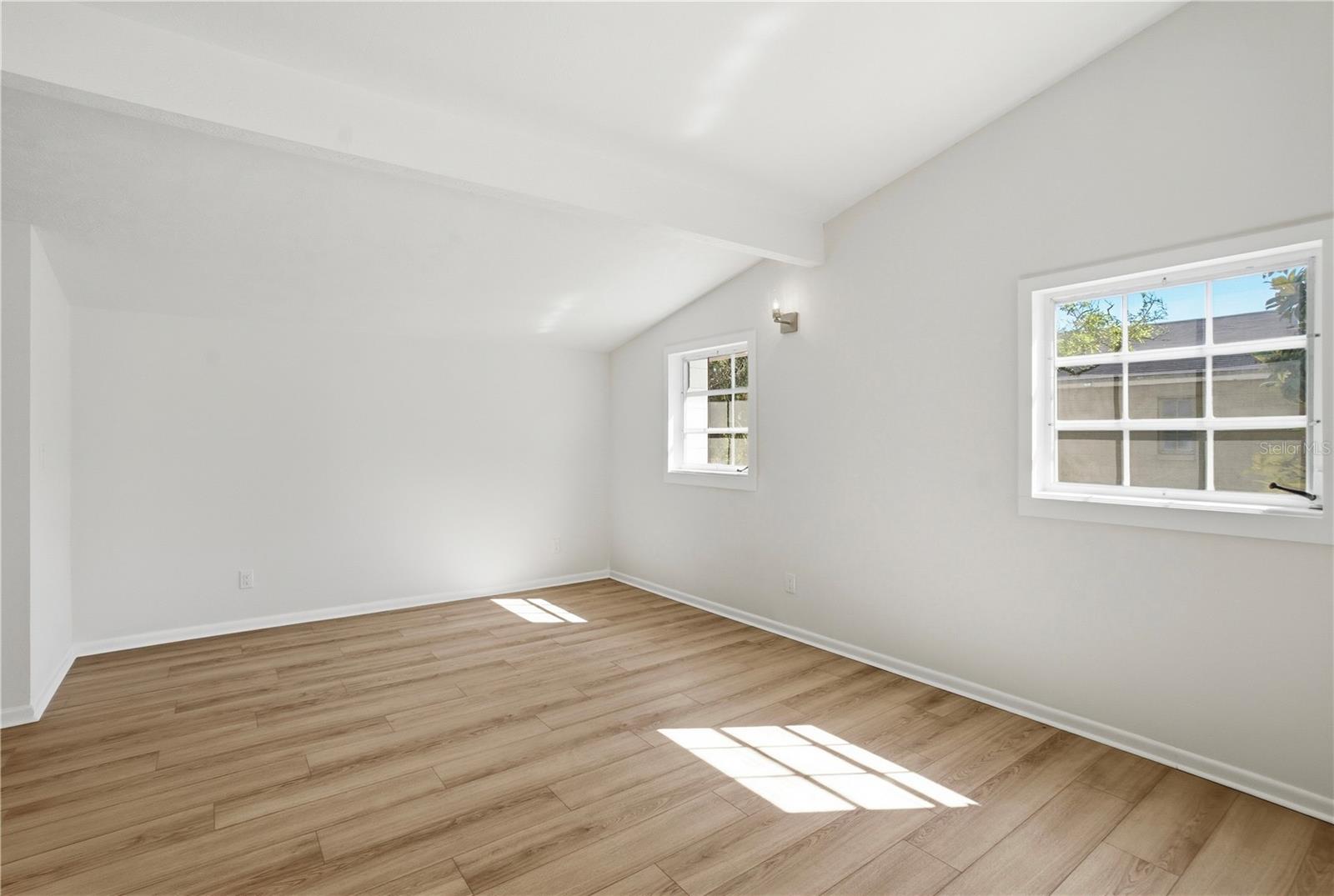 Image 5 of 27 For 989 Eastbrook Blvd