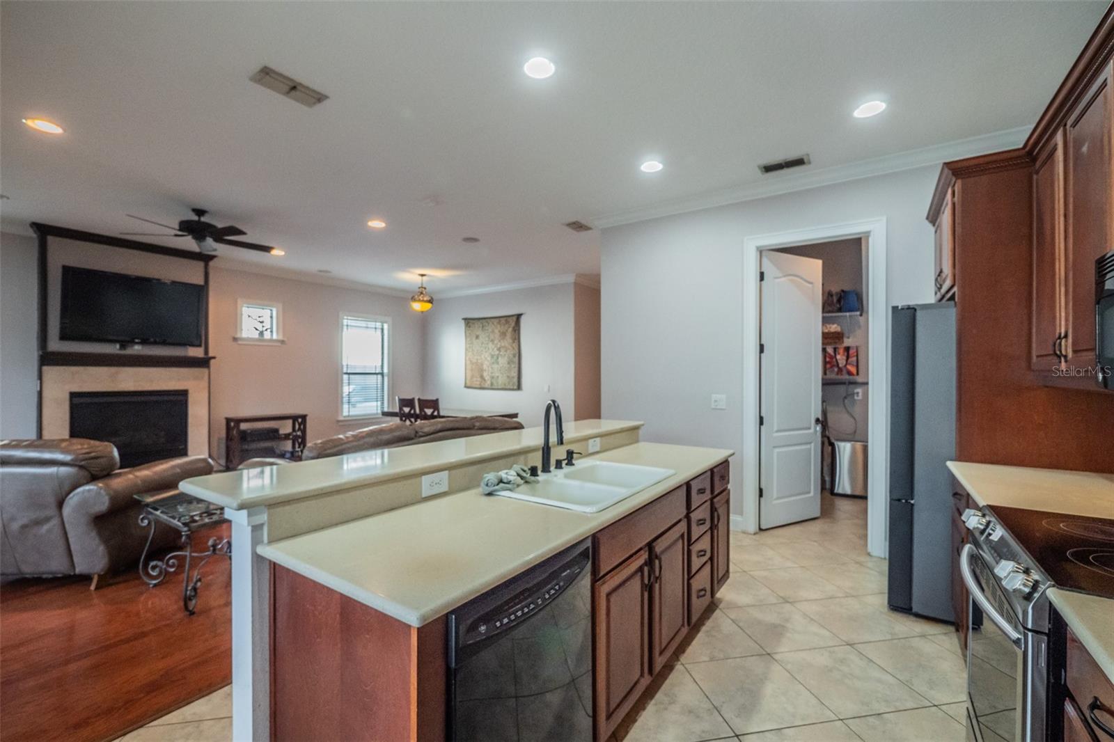 Image 14 of 64 For 681 Overspin Drive