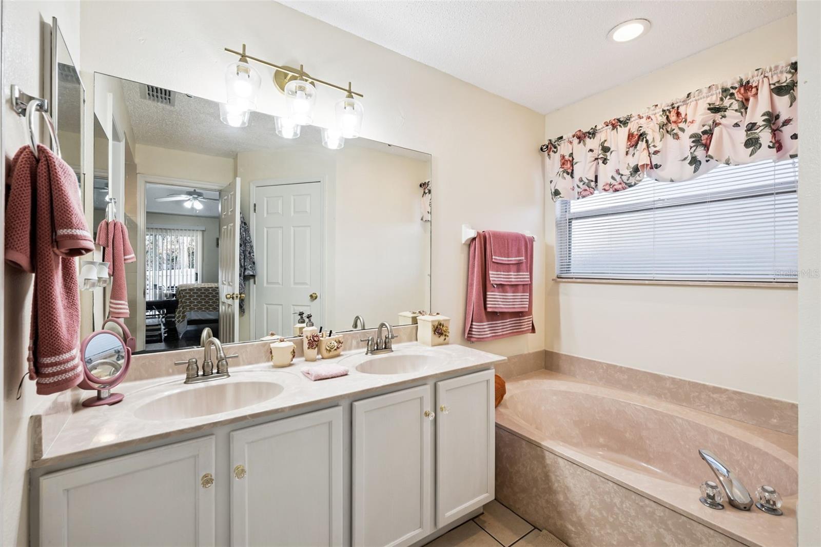 Image 14 of 20 For 313 Crisan Court