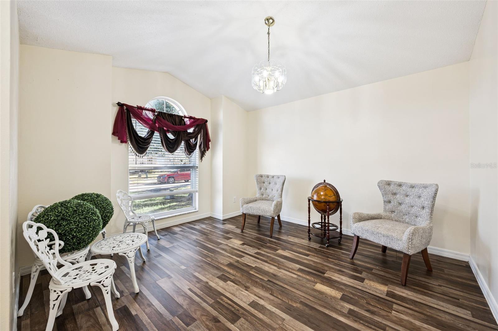 Image 7 of 20 For 313 Crisan Court