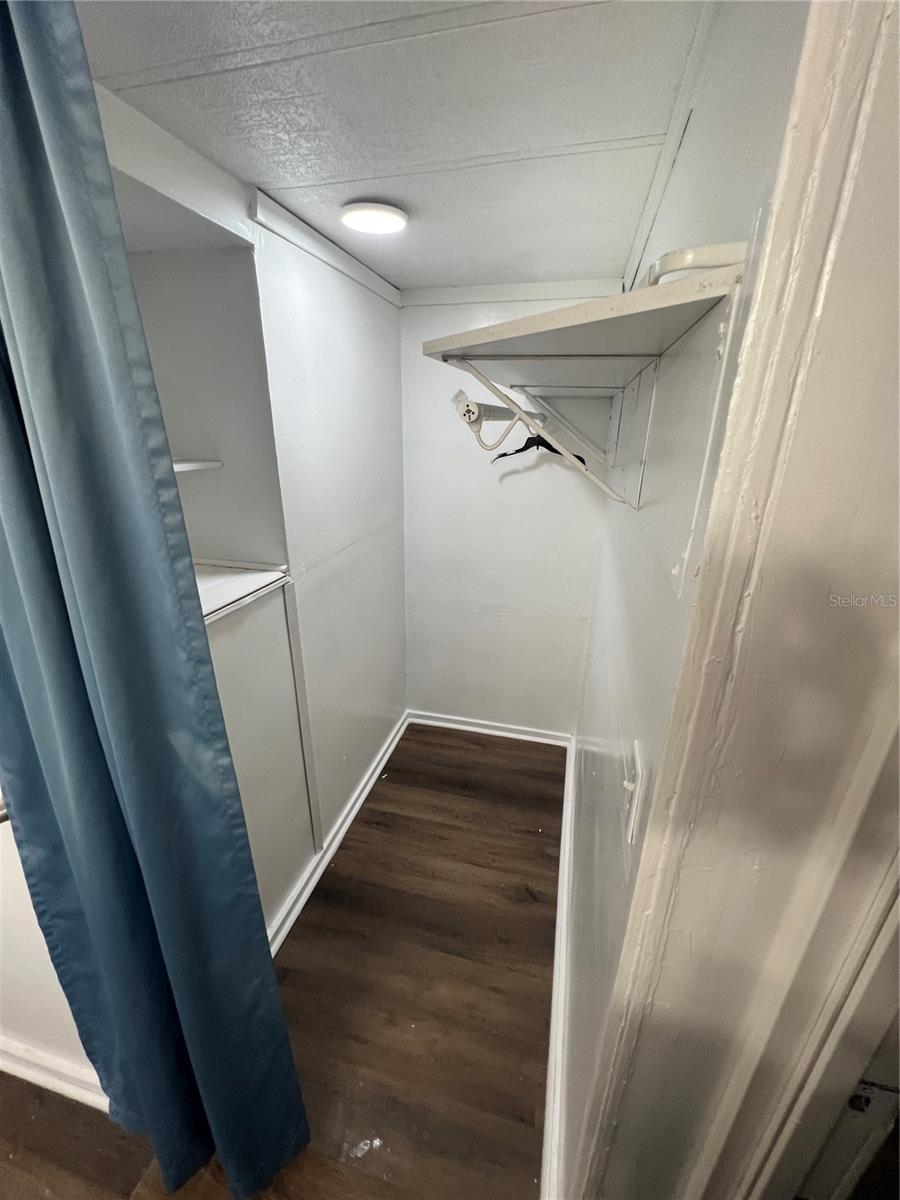 Image 8 of 20 For 5195 Countryside Court