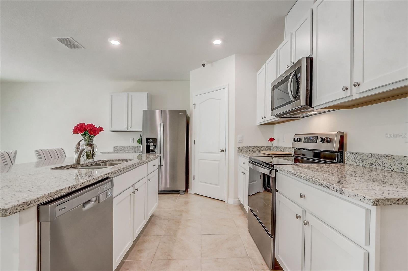 Image 6 of 33 For 2761 Summerfield Street