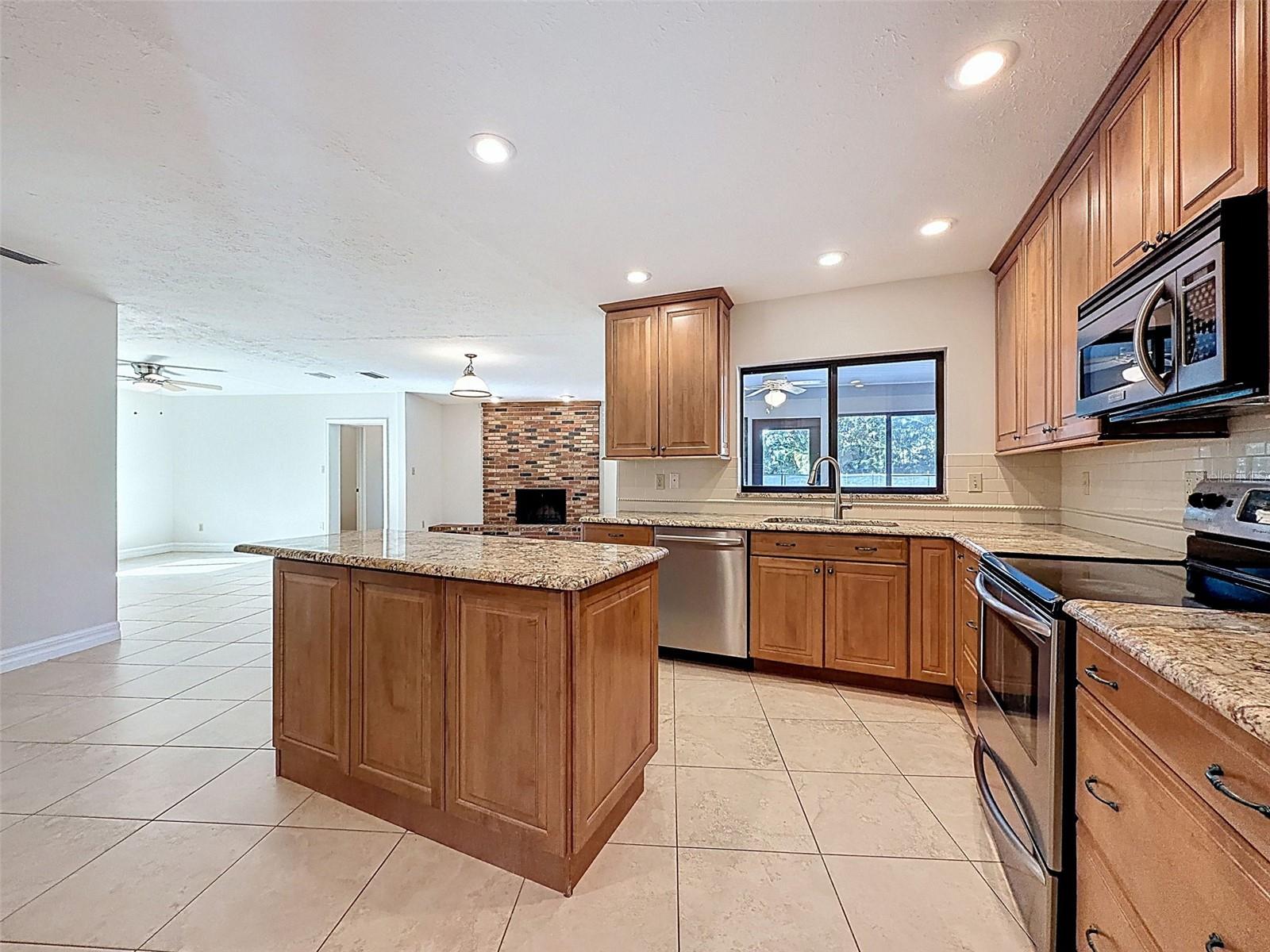 Image 10 of 62 For 915 Woodleaf Way