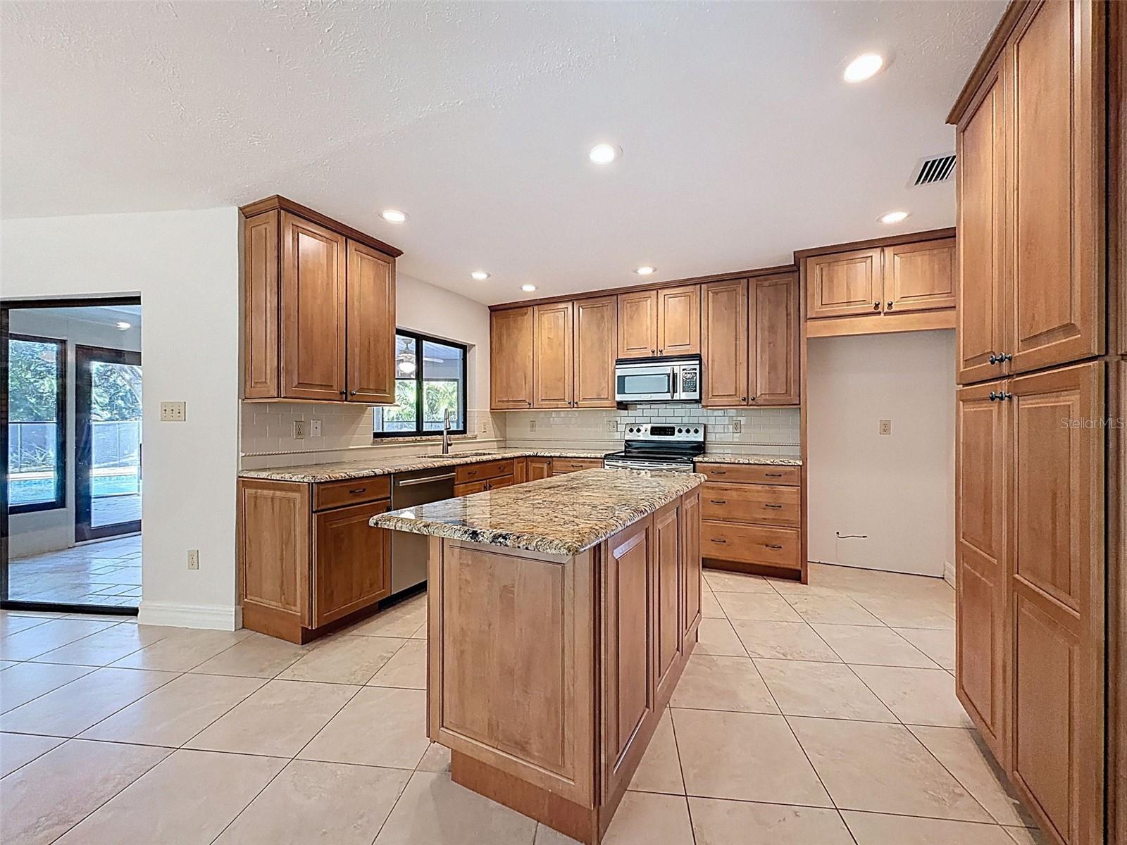 Image 11 of 62 For 915 Woodleaf Way