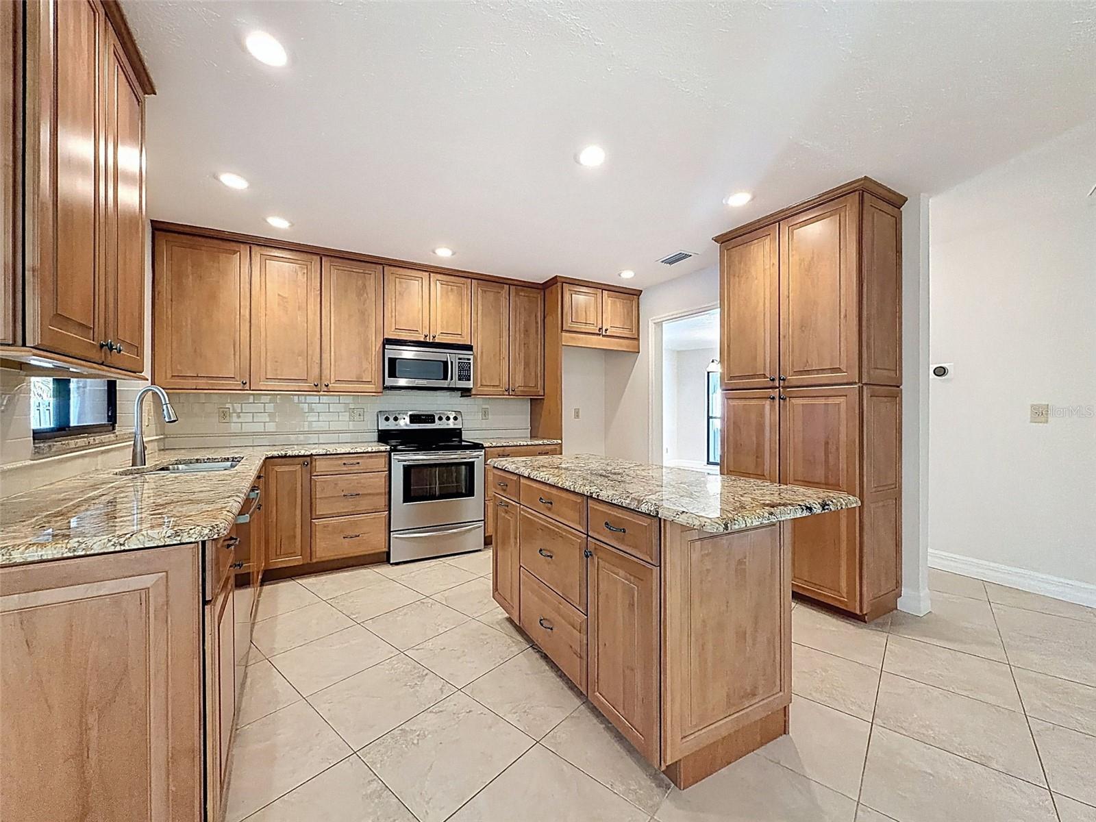 Image 12 of 62 For 915 Woodleaf Way