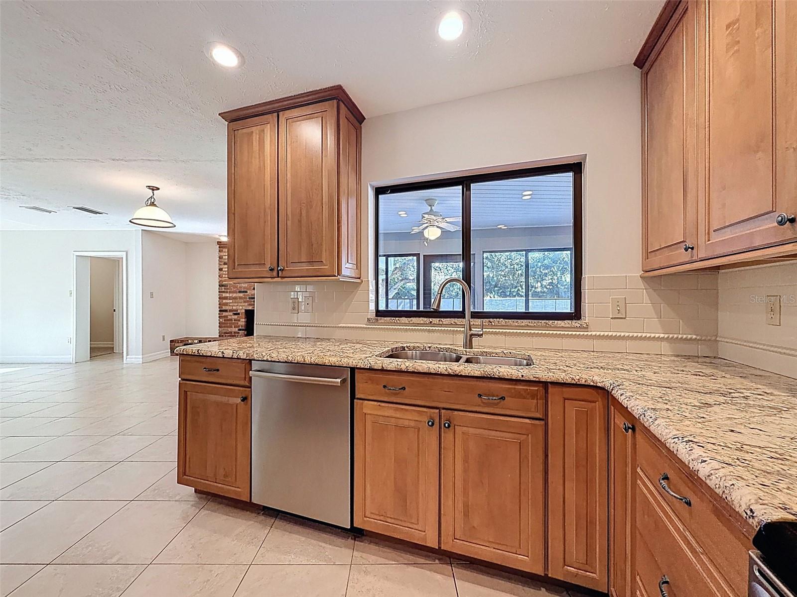 Image 15 of 62 For 915 Woodleaf Way