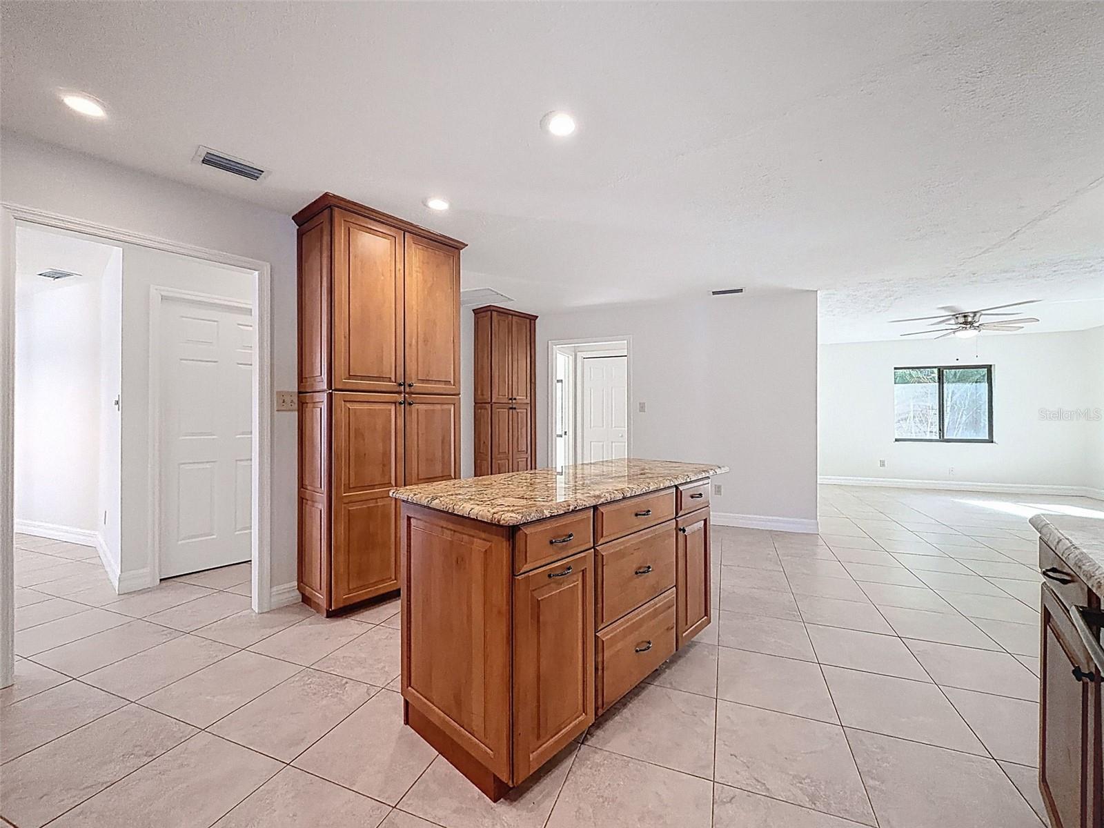 Image 16 of 62 For 915 Woodleaf Way