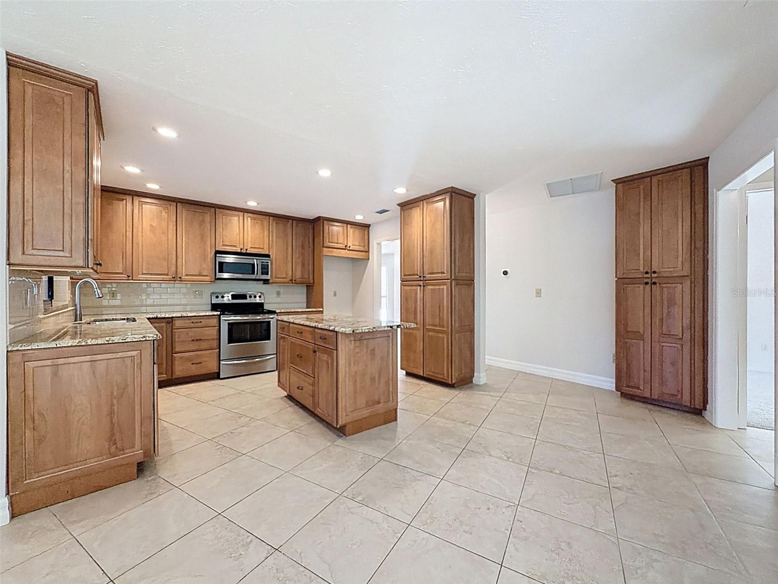 Image 17 of 62 For 915 Woodleaf Way