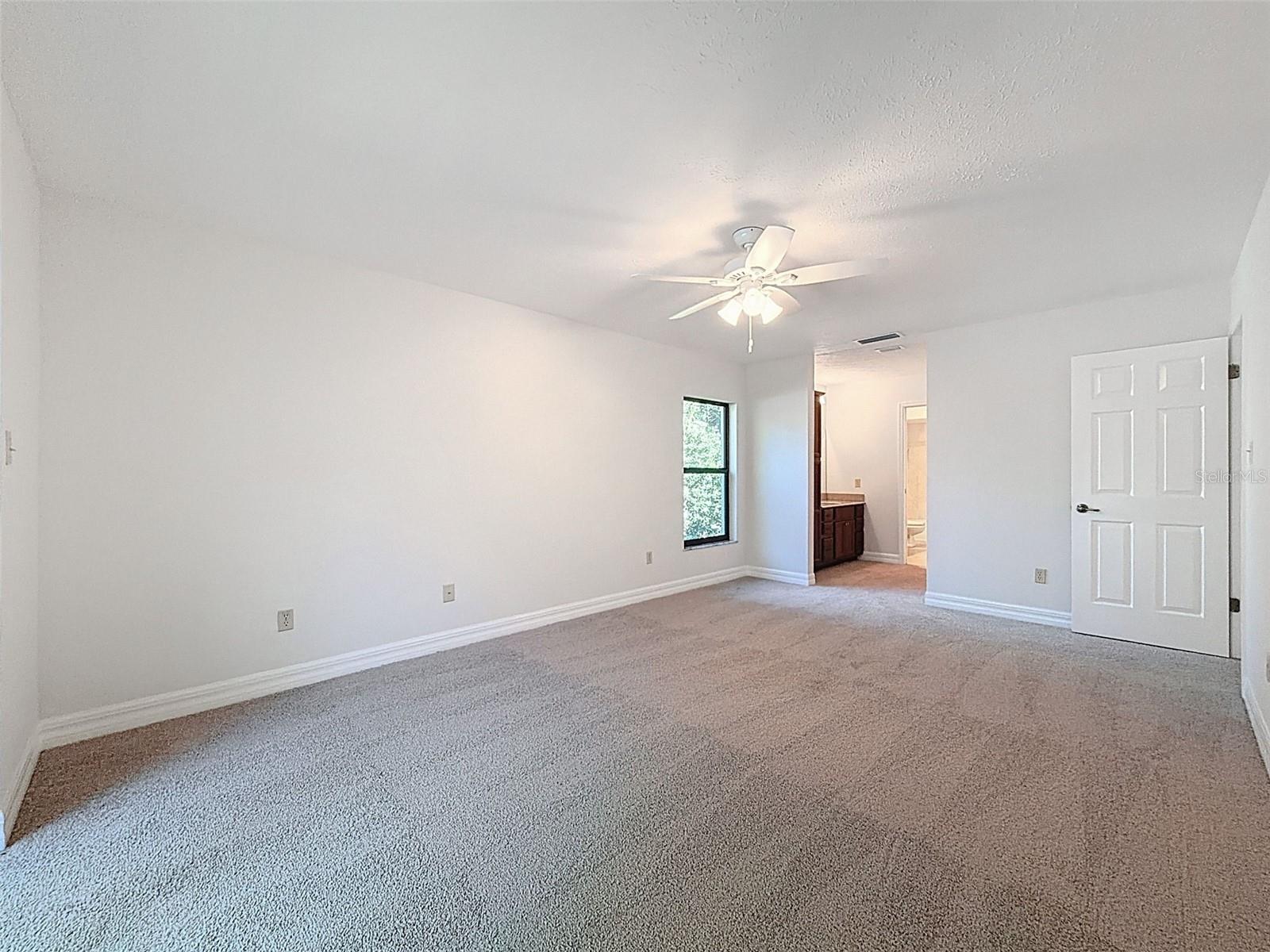 Image 26 of 62 For 915 Woodleaf Way