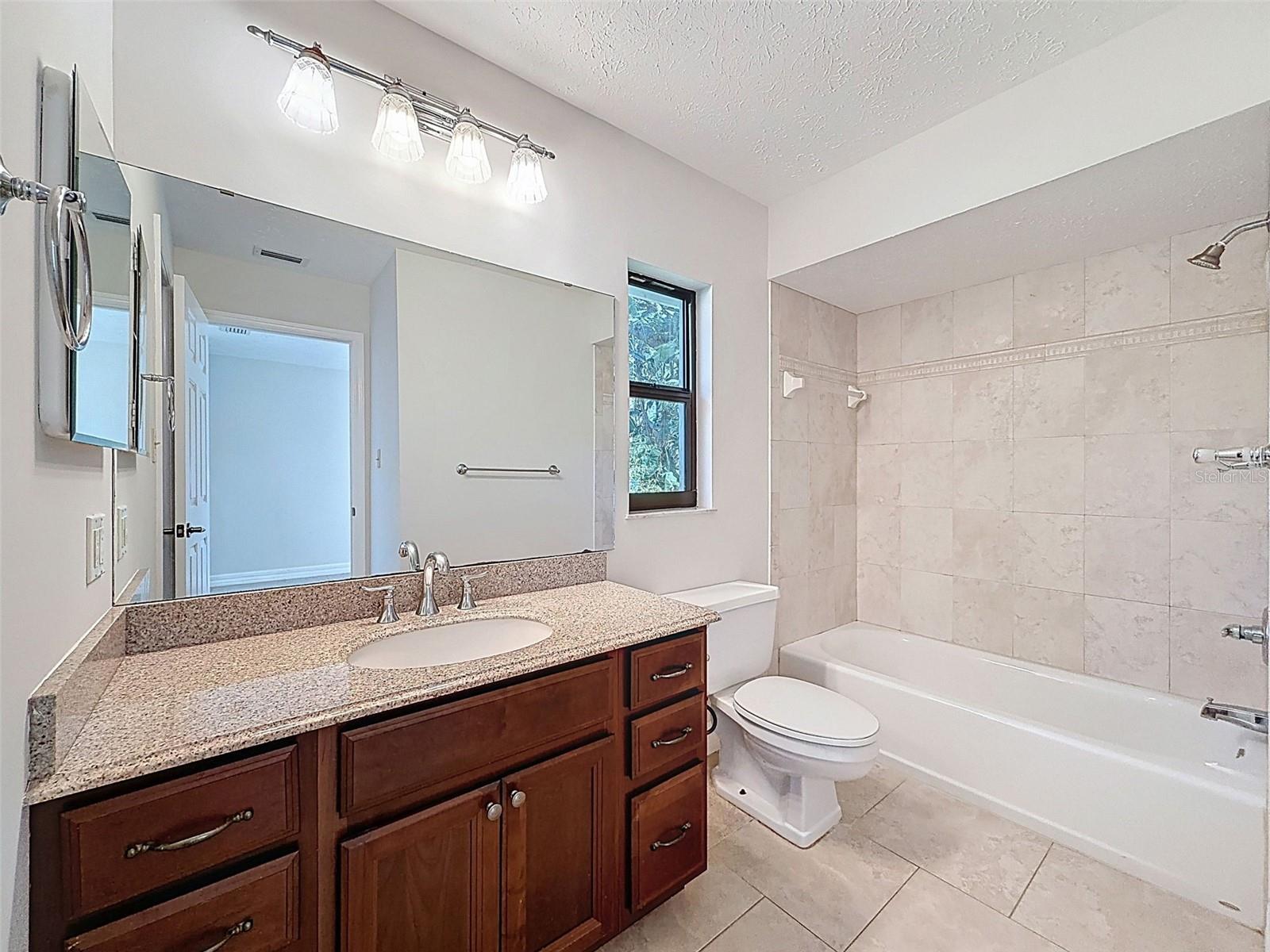 Image 27 of 62 For 915 Woodleaf Way