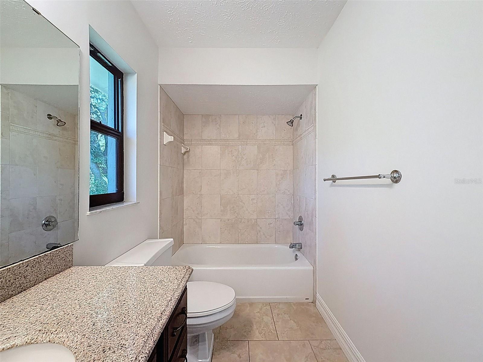 Image 29 of 62 For 915 Woodleaf Way