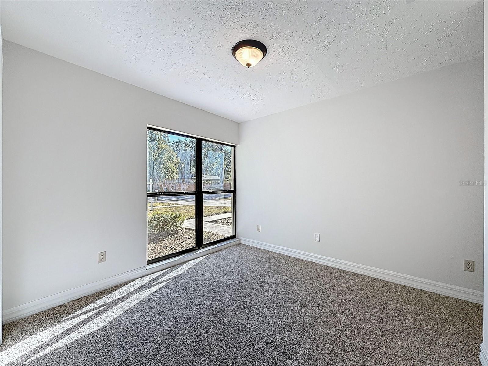 Image 32 of 62 For 915 Woodleaf Way