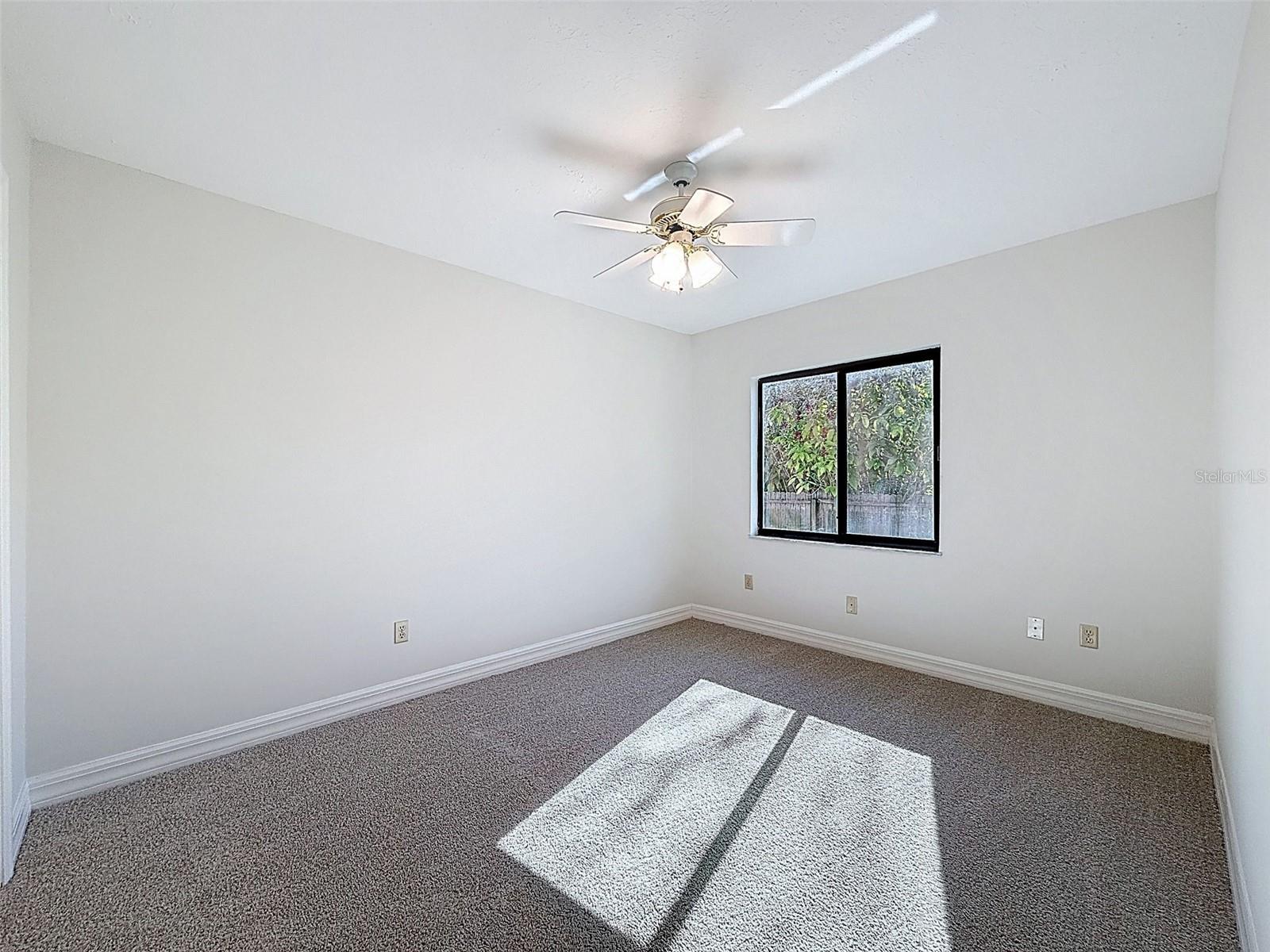 Image 37 of 62 For 915 Woodleaf Way