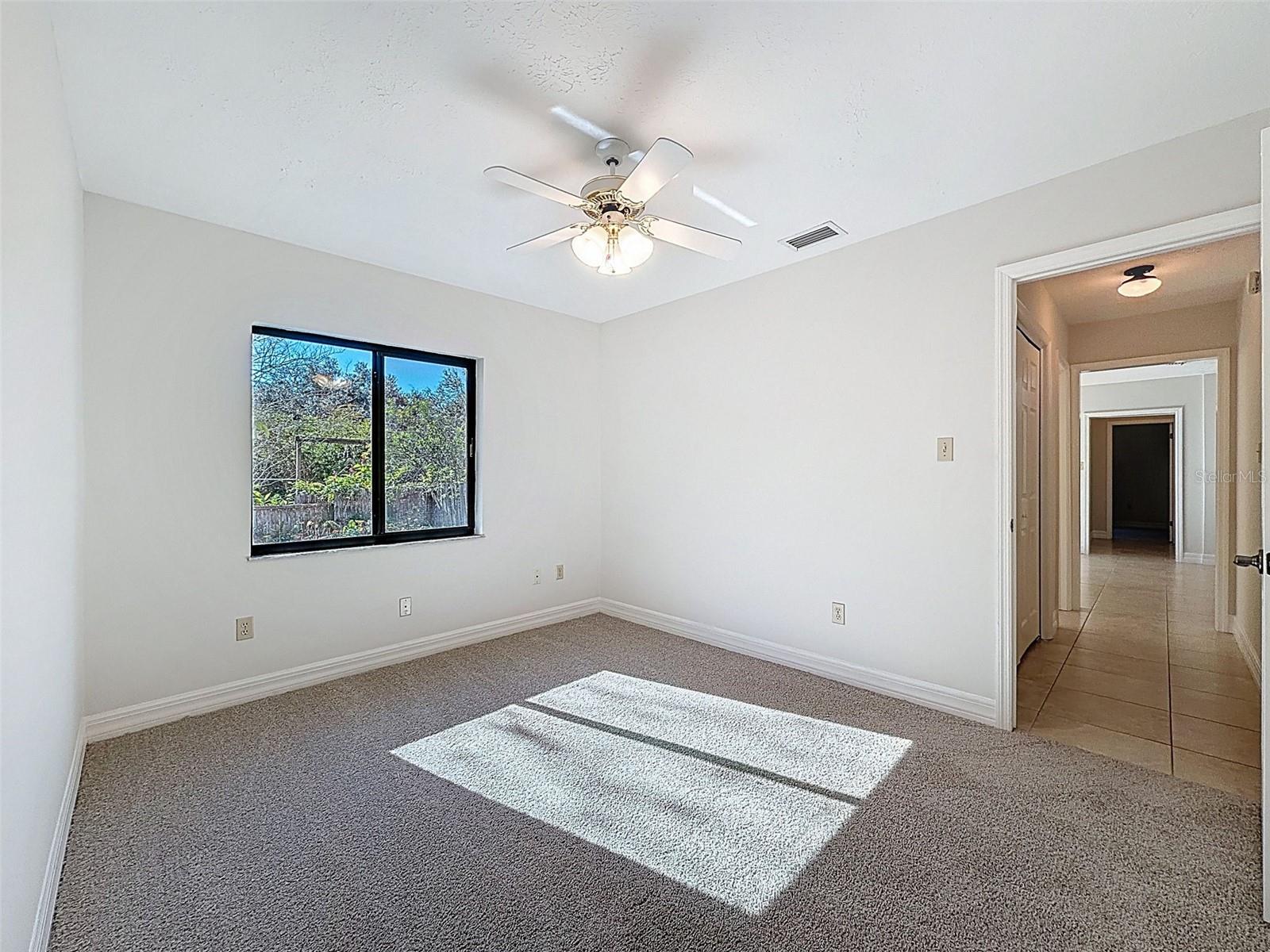 Image 38 of 62 For 915 Woodleaf Way