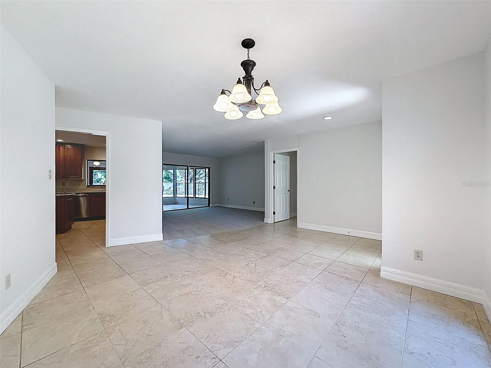 Image 7 of 62 For 915 Woodleaf Way