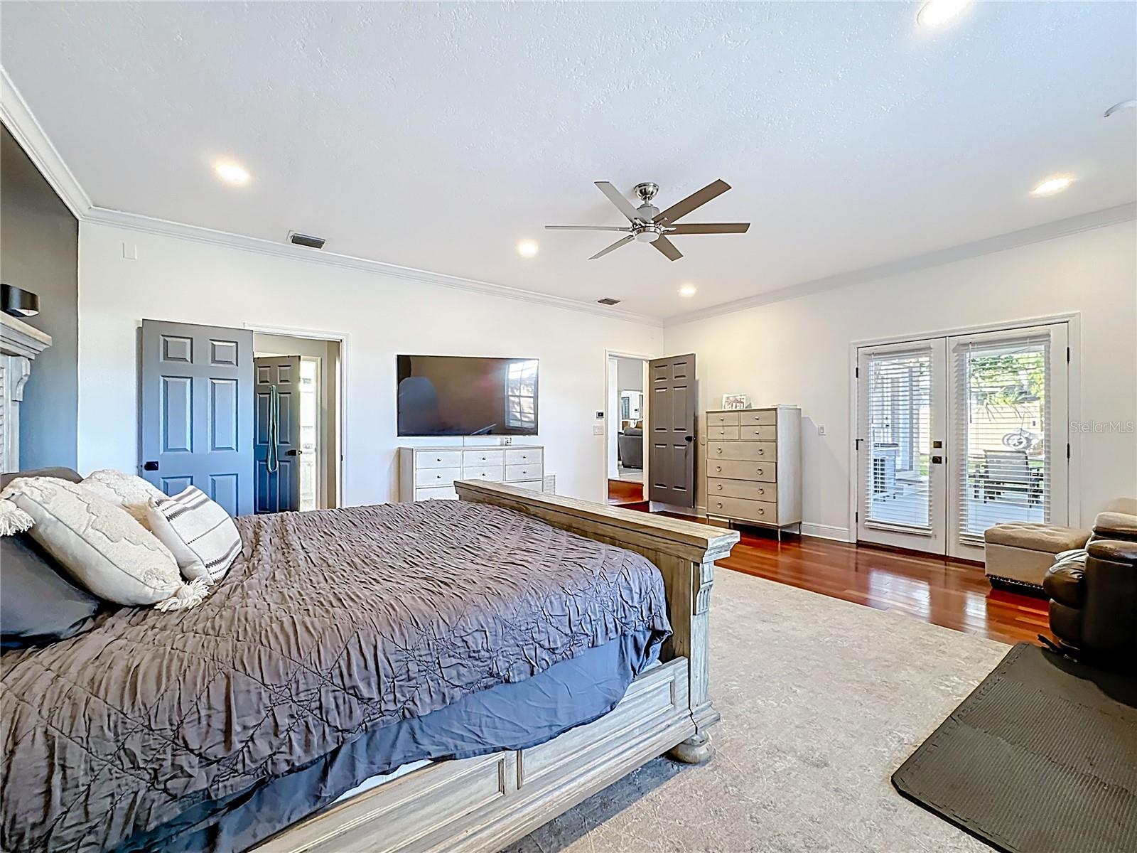 Image 41 of 59 For 3601 Neptune Drive