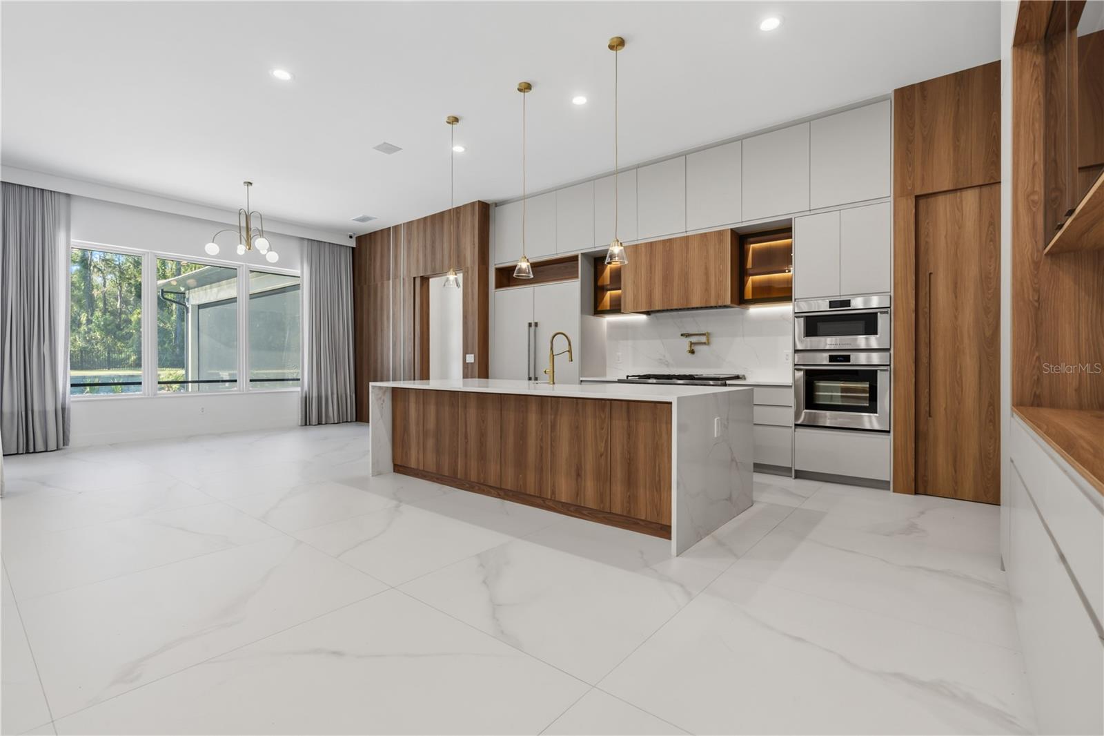 Image 13 of 95 For 15548 Pendio Drive