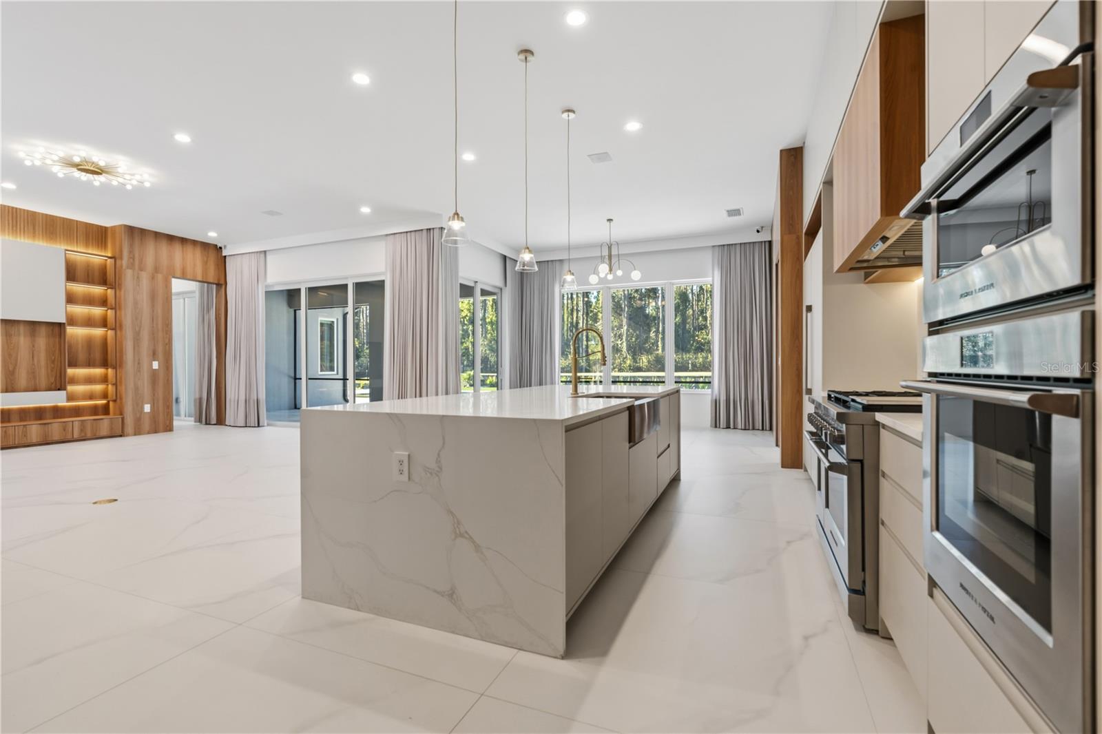 Image 14 of 95 For 15548 Pendio Drive