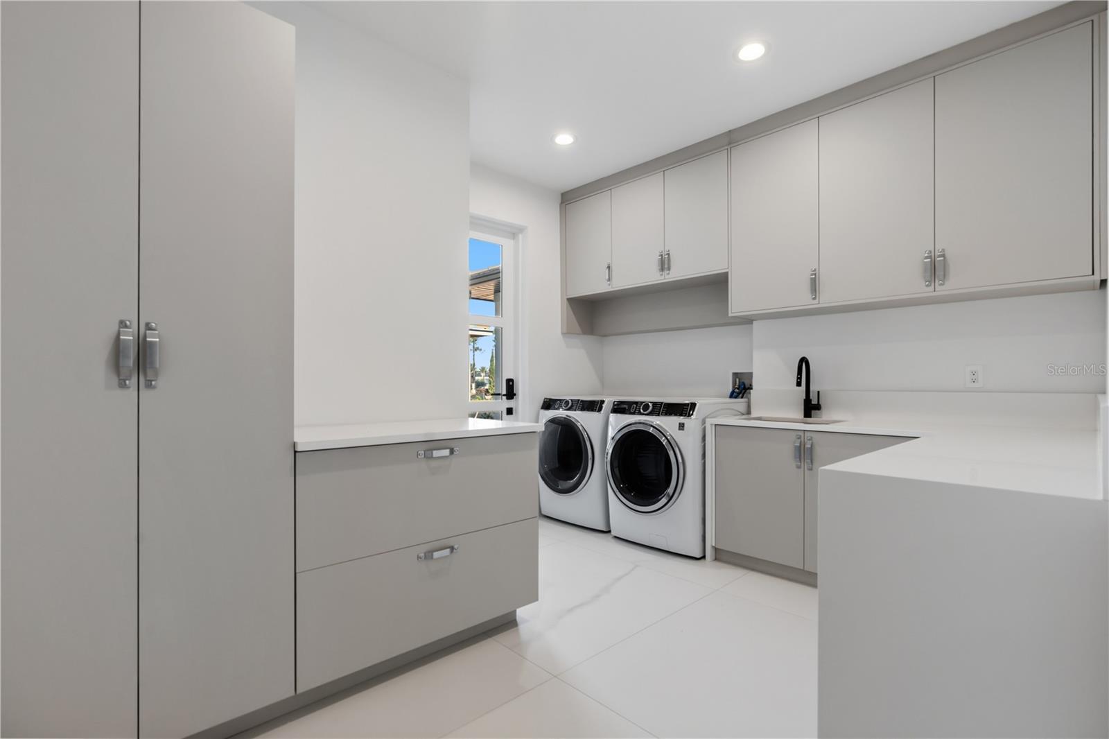 Image 17 of 95 For 15548 Pendio Drive