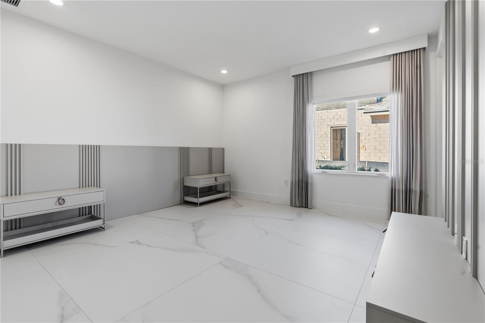 Image 18 of 95 For 15548 Pendio Drive