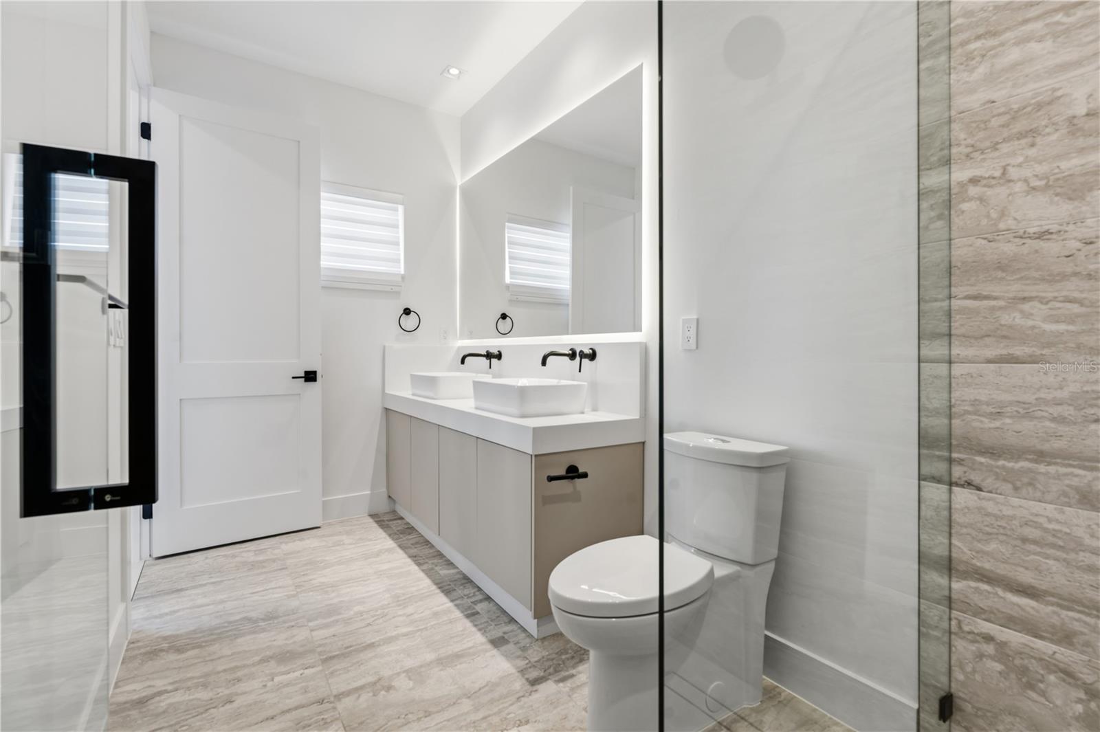 Image 21 of 95 For 15548 Pendio Drive