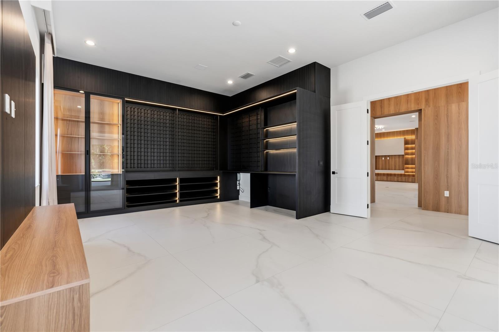 Image 24 of 95 For 15548 Pendio Drive