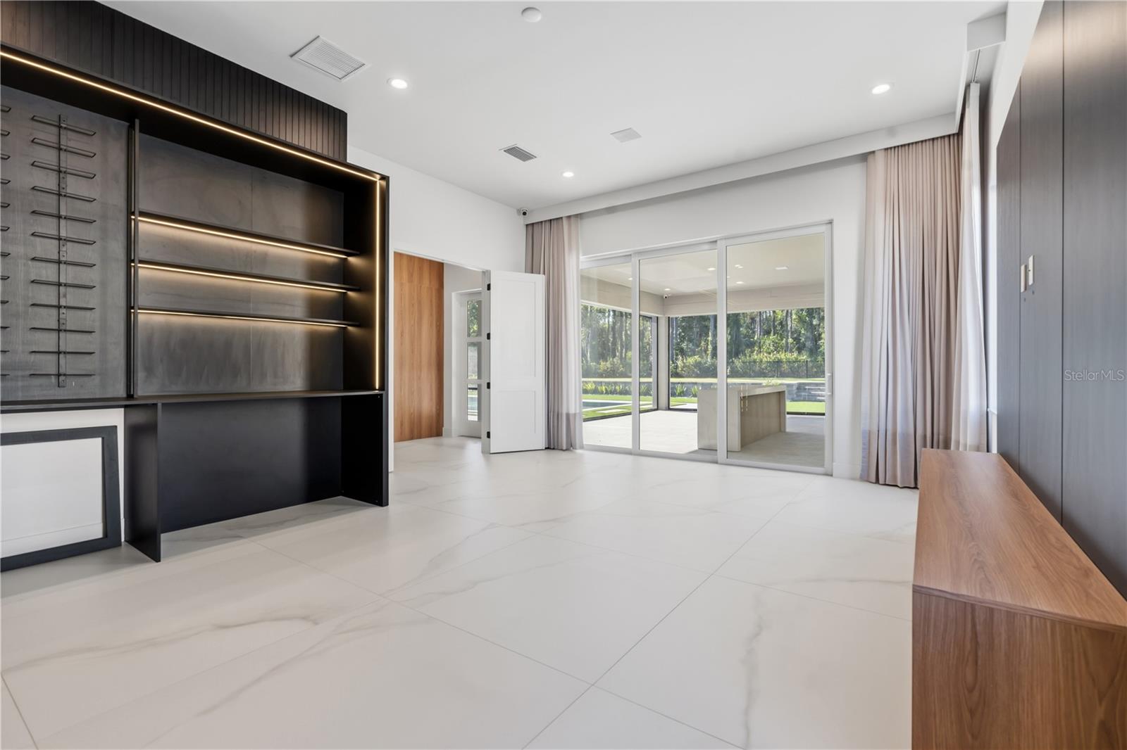 Image 25 of 95 For 15548 Pendio Drive