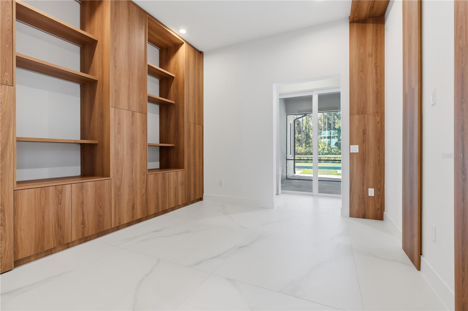 Image 26 of 95 For 15548 Pendio Drive