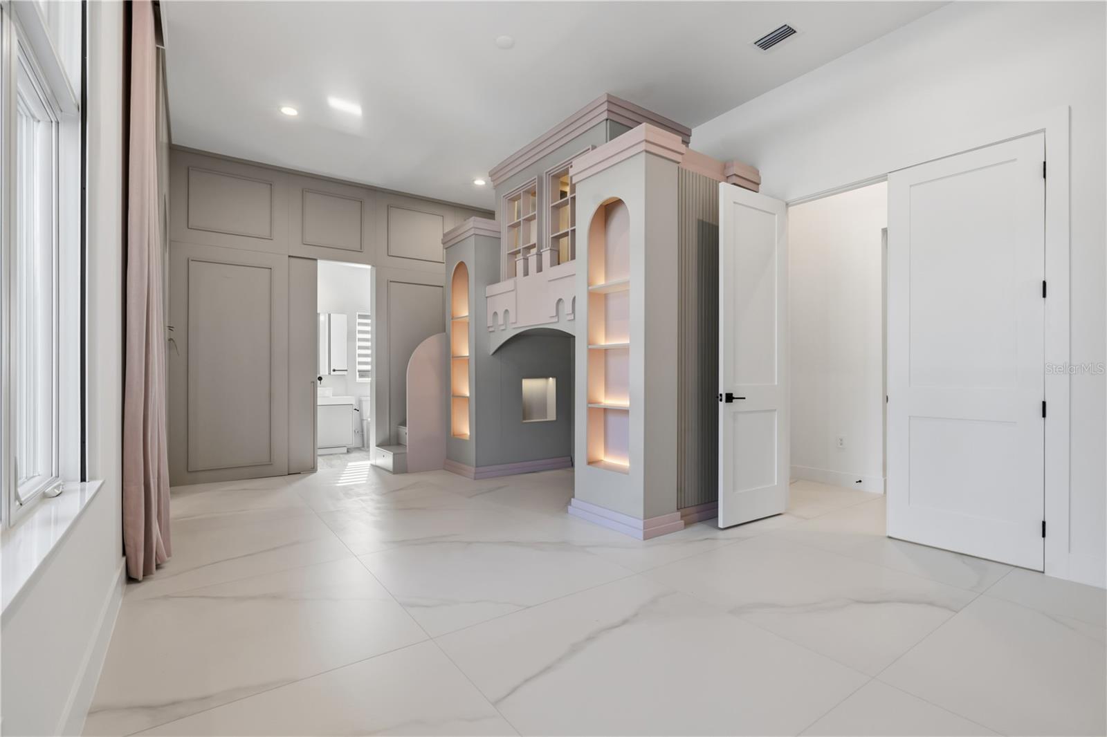 Image 29 of 95 For 15548 Pendio Drive