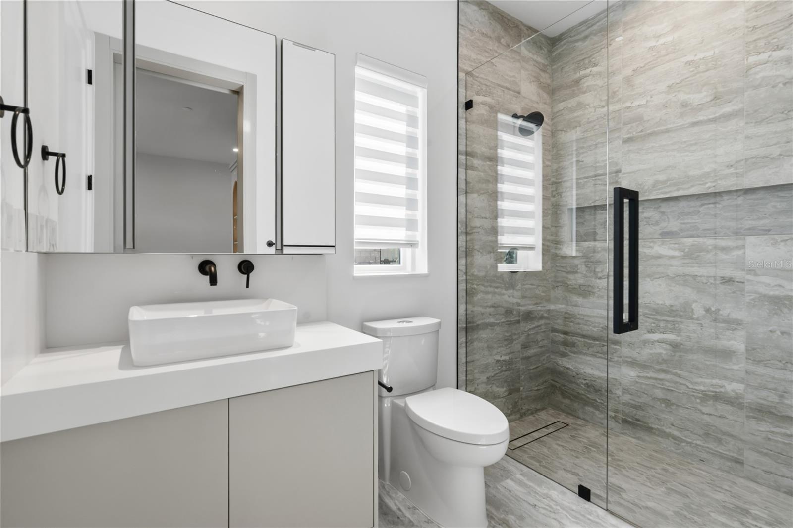 Image 31 of 95 For 15548 Pendio Drive