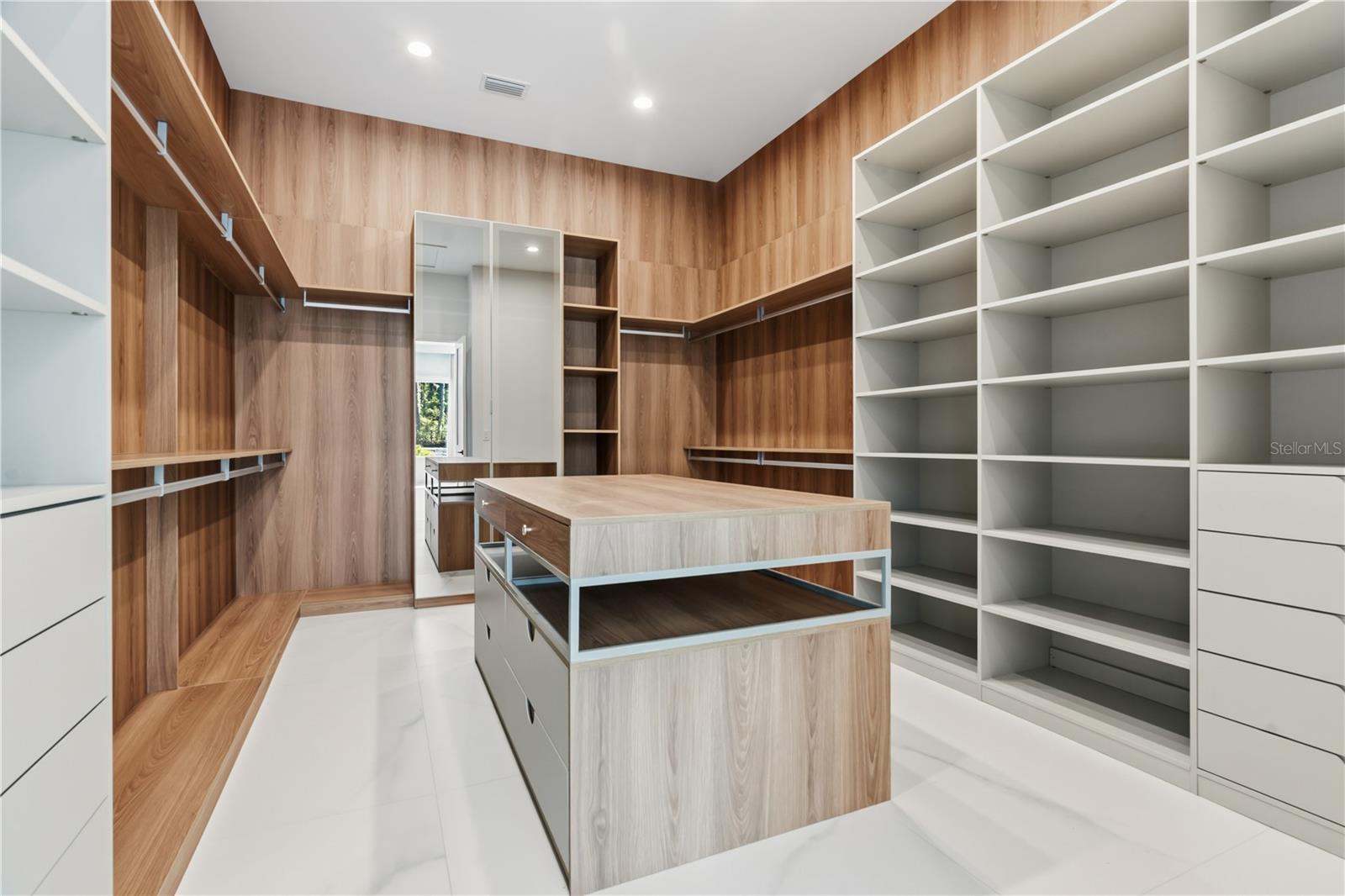 Image 36 of 95 For 15548 Pendio Drive